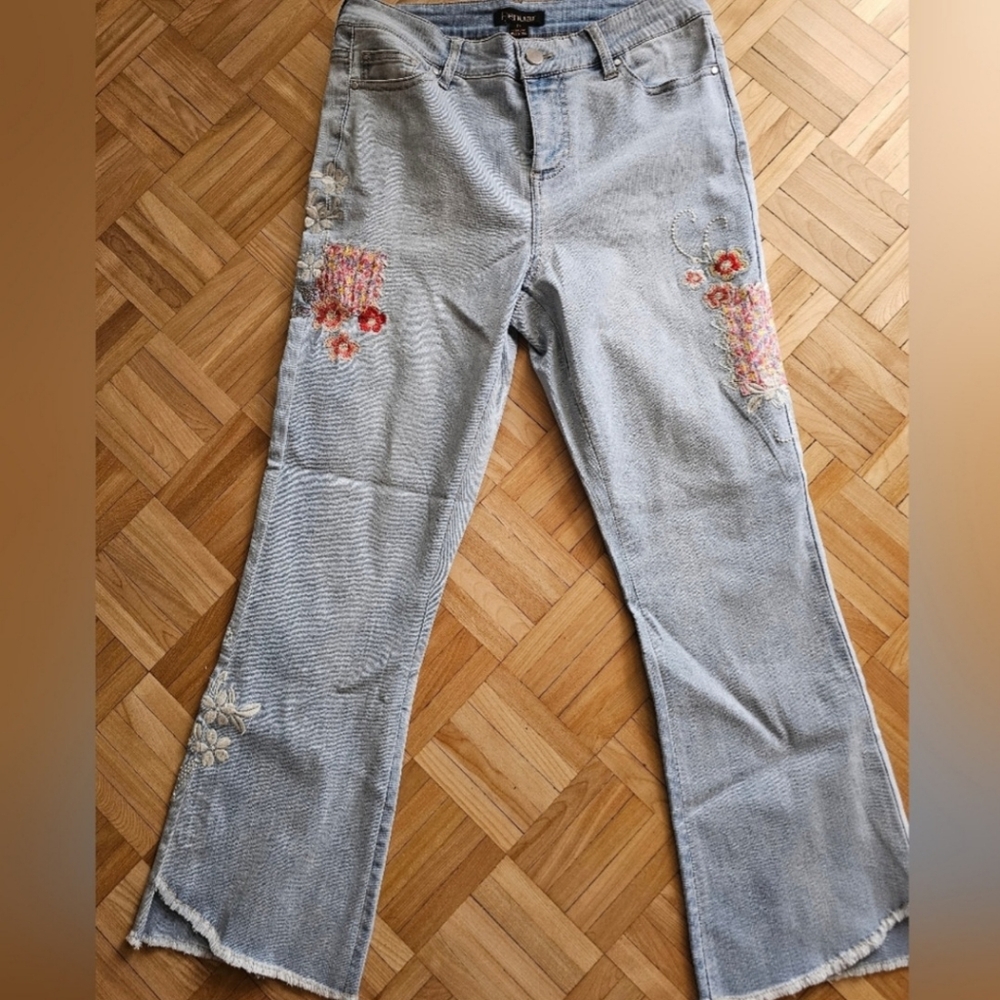 Embroidered Light Blue Jeans - Picture 4 of 5